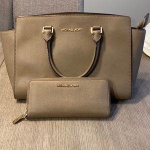 Michael kors gently used bag, with matching wallet